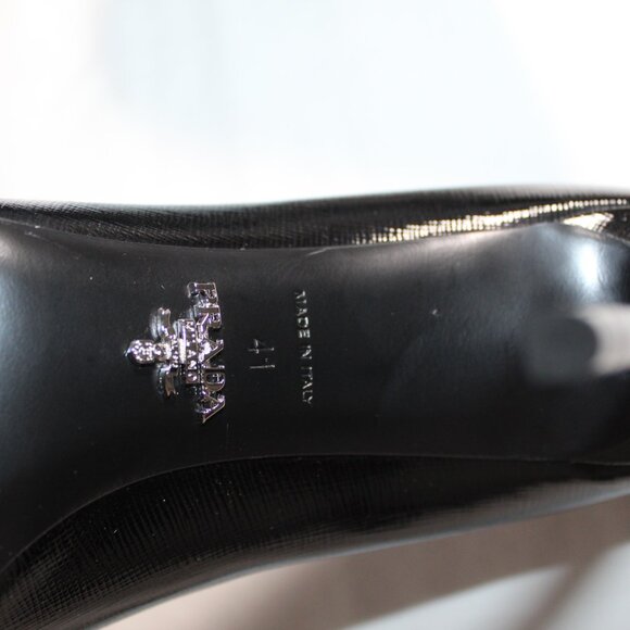 NWOB PRADA Embossed Leather Heels Pumps Vernice Saffiano Black 41 - Picture 6 of 6